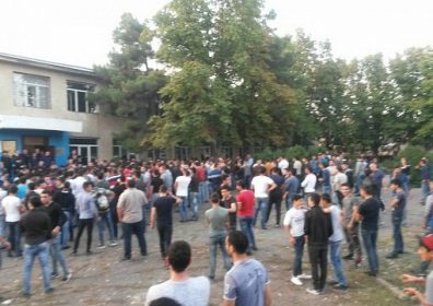 В Грузии у избирательного участка передрались 200 человек