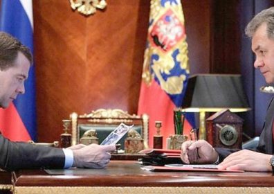Шойгу может сменить Медведева на посту премьера до декабря